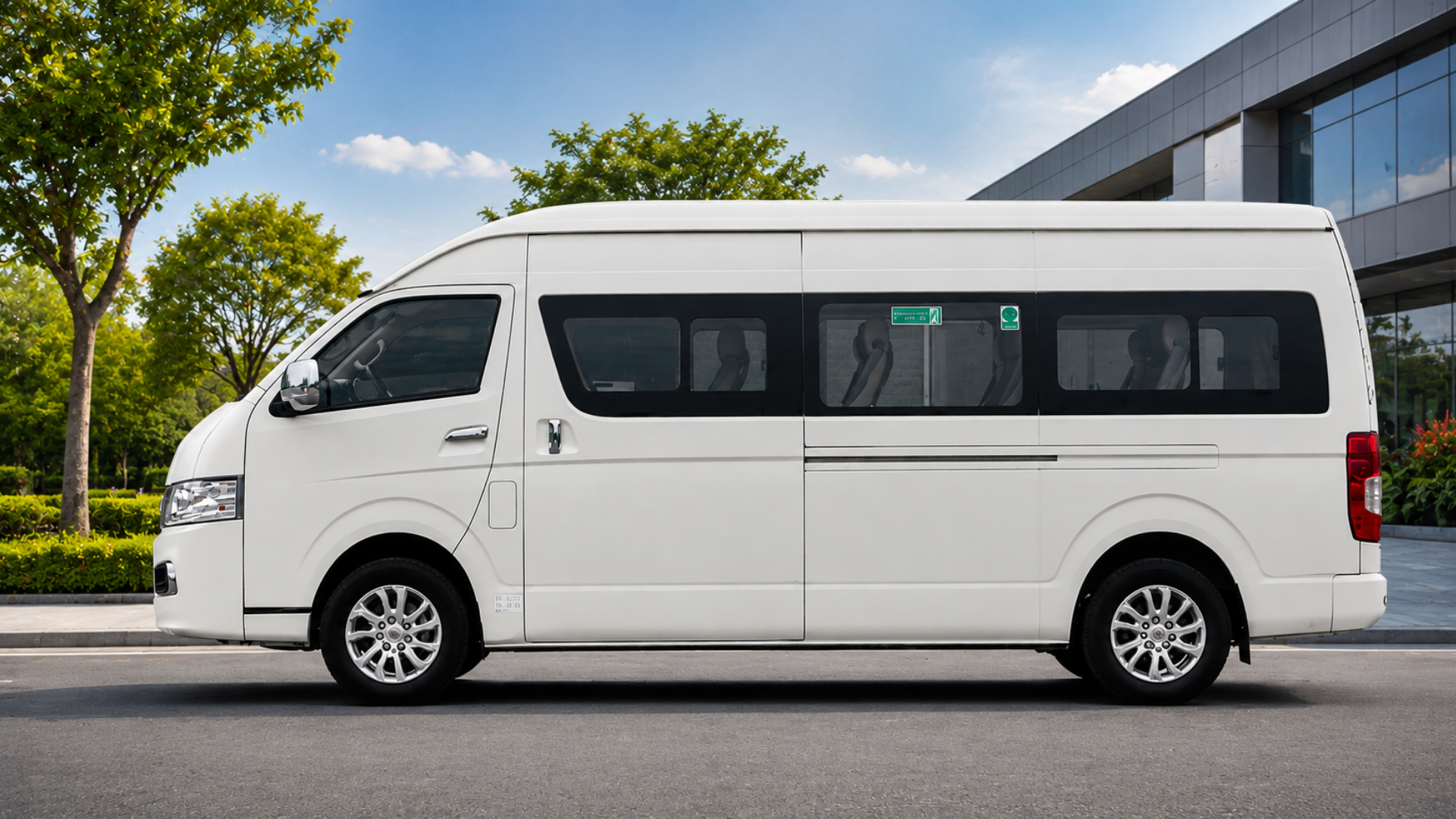 WOX ELARA minibus side profile
