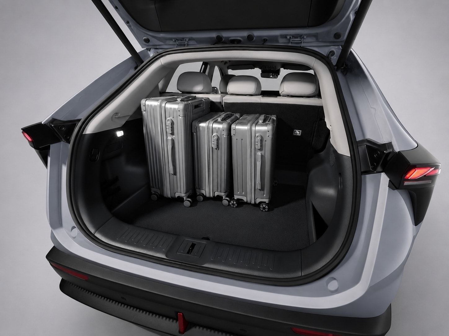 WOX Nebula boot — 450 L cargo space
