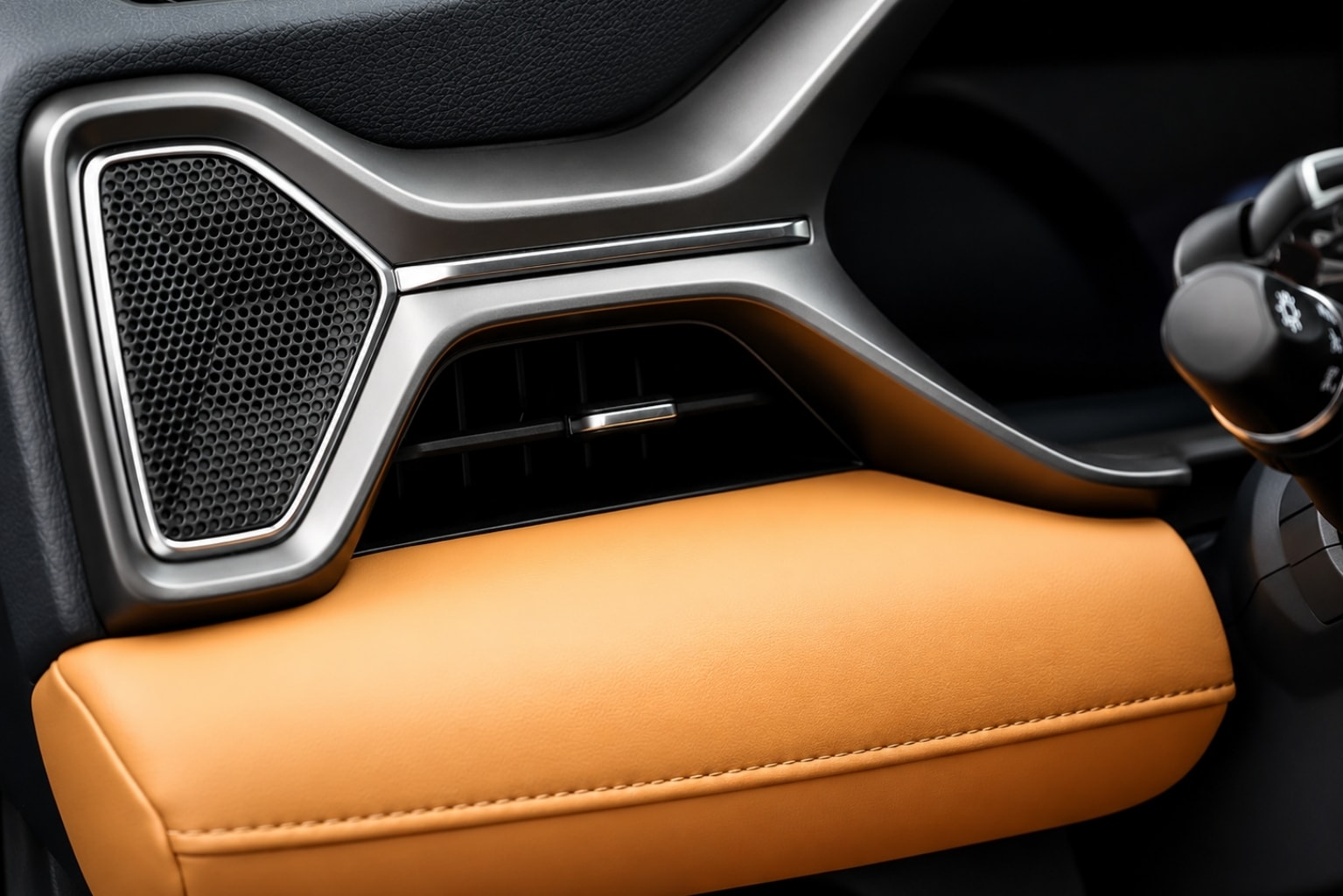 WOX NEO — premium door speaker and leather armrest detail