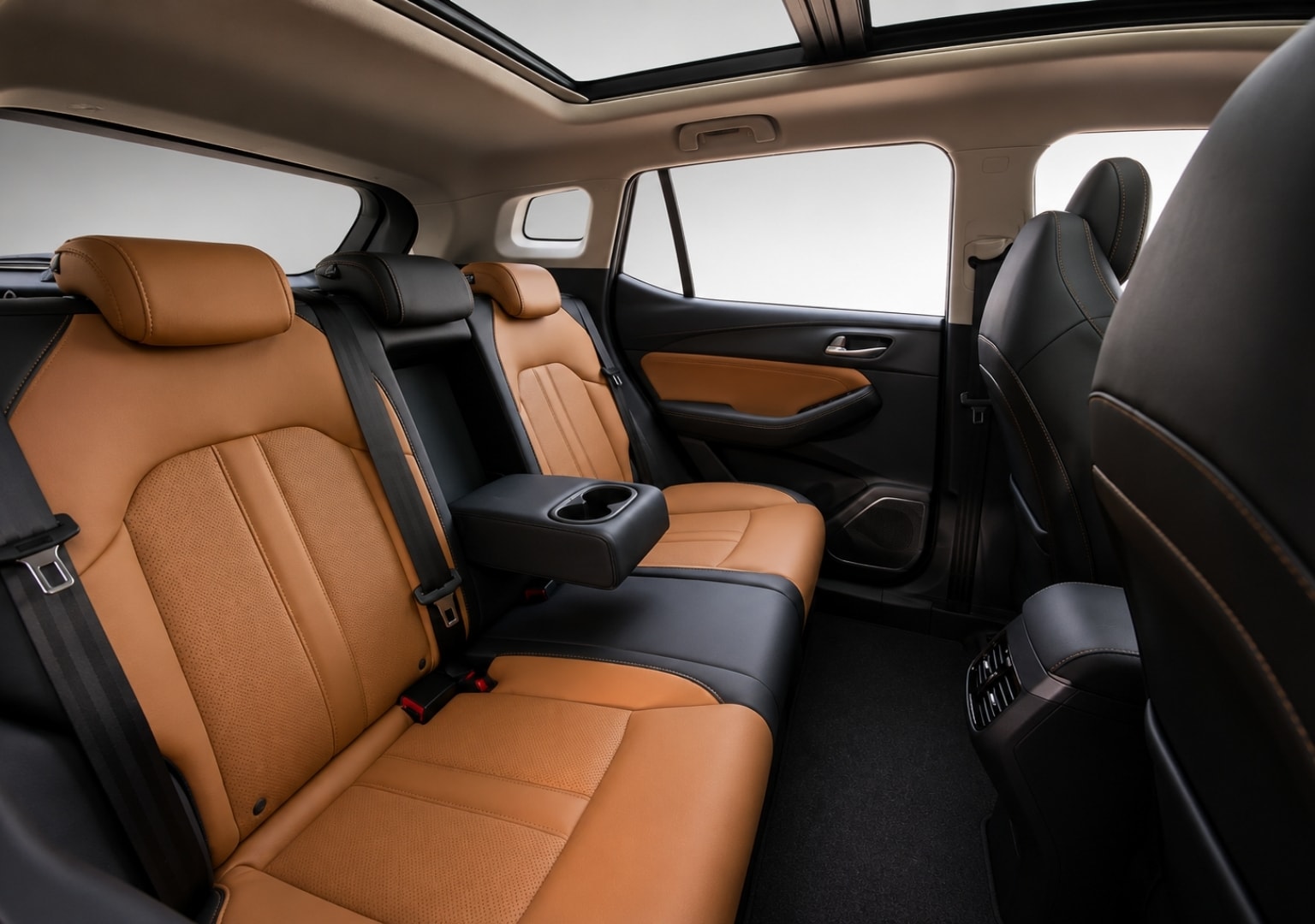 WOX NEO — rear seats with panoramic sunroof and brown leather