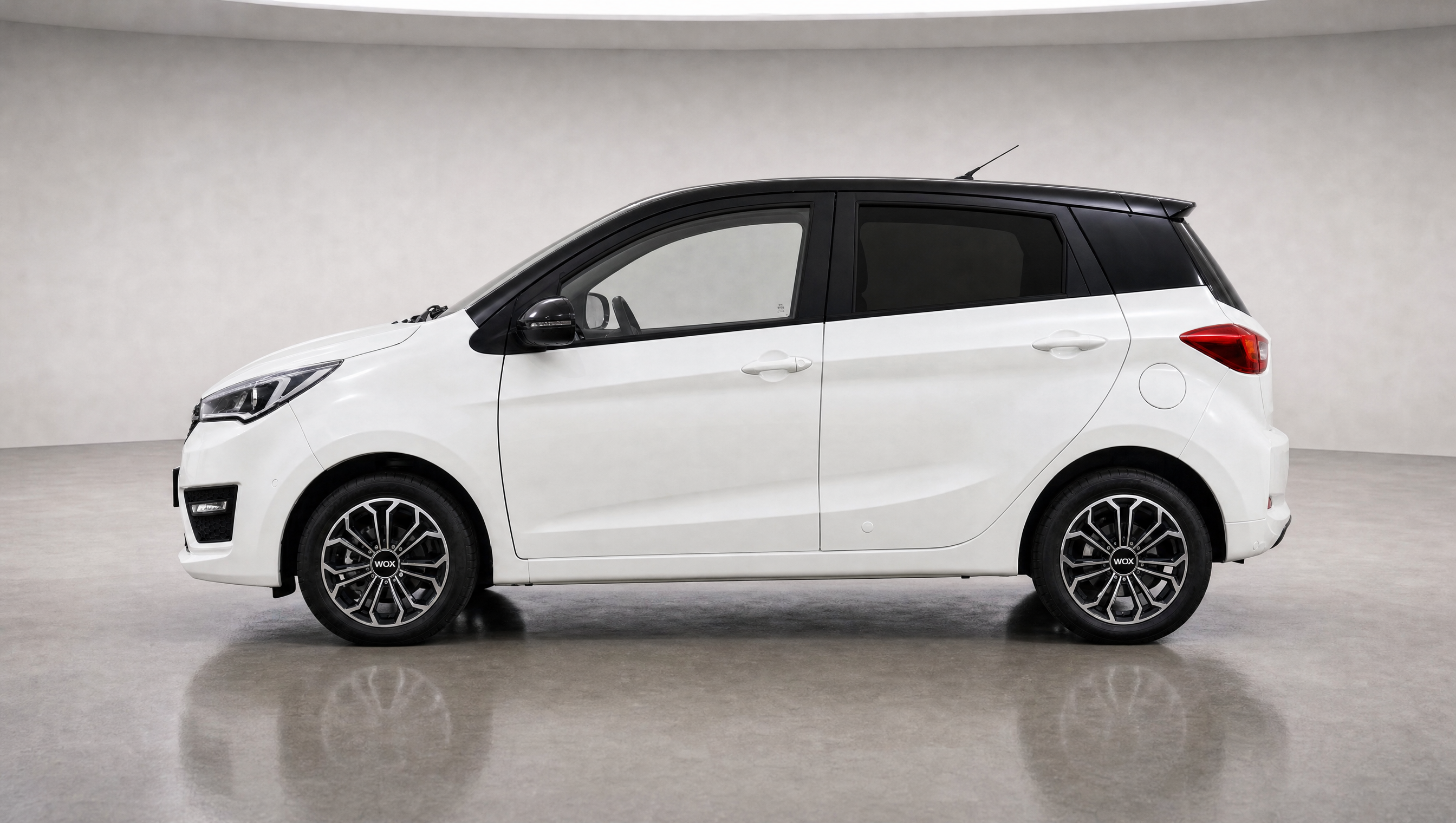 WOX NOVA One Pearl White — side profile studio