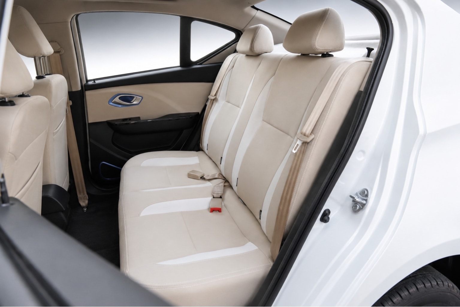 WOX SHERA spacious rear passenger cabin